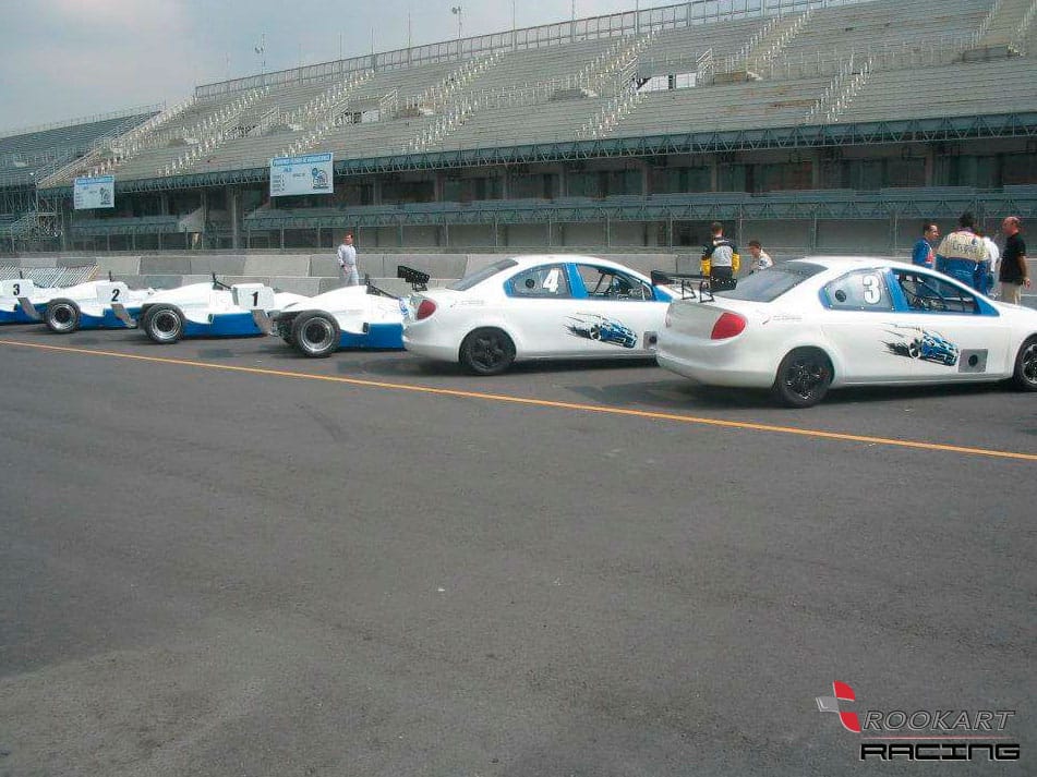 autos de carreras en fila